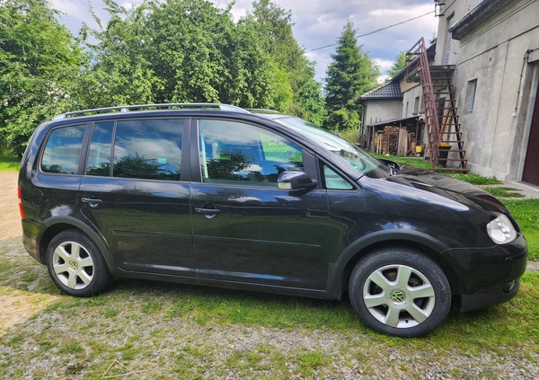 Volkswagen Touran cena 9900 przebieg: 255000, rok produkcji 2004 z Urzędów małe 154